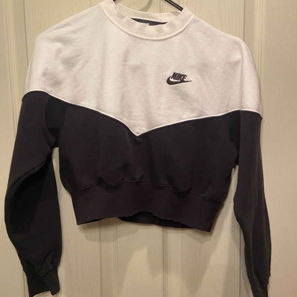 Nike Women's Two-Tone Black and White Sweatshirt